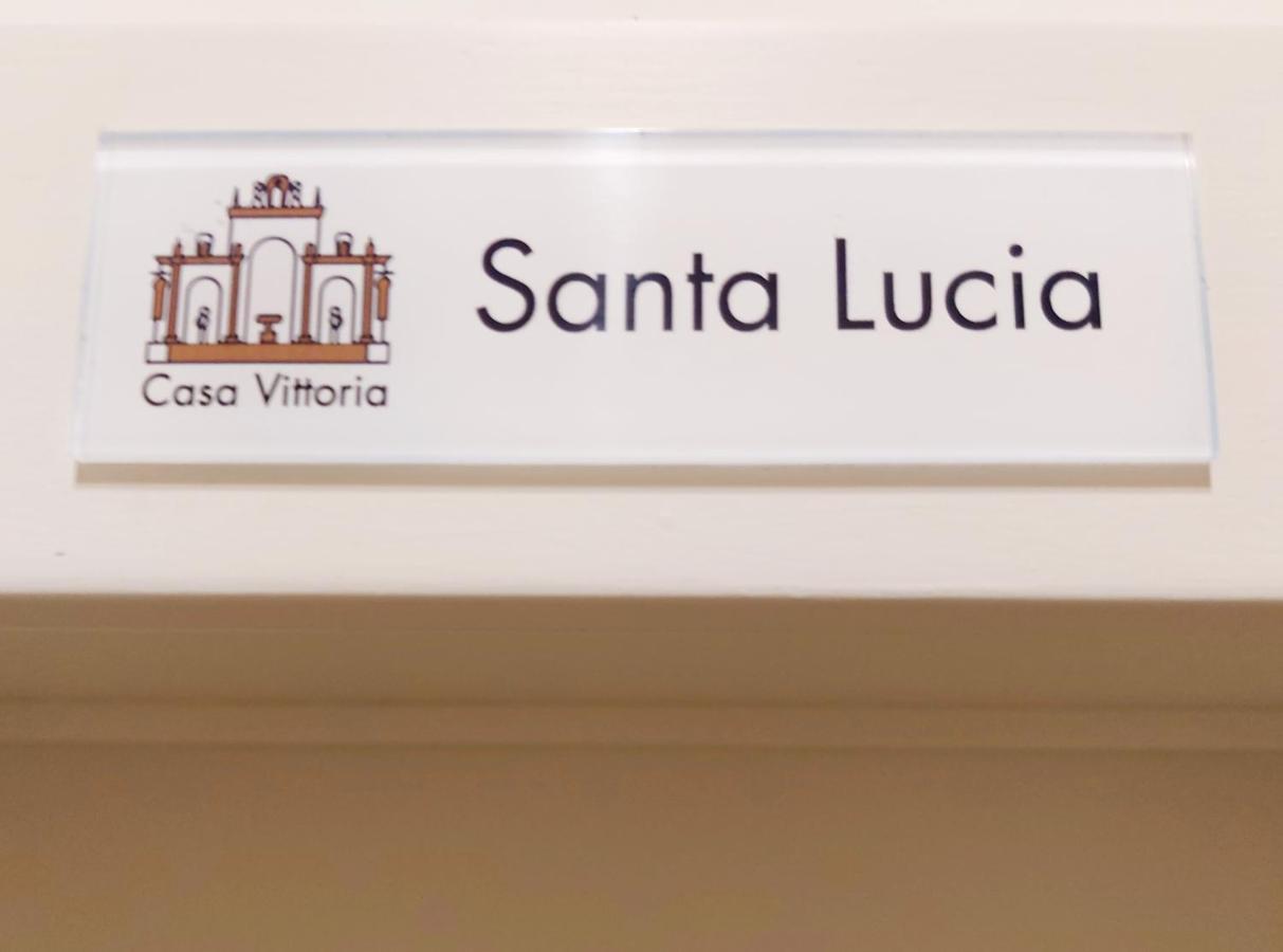 לינה וארוחת בוקר Casa Vittoria Napoli - Santa Lucia מראה חיצוני תמונה