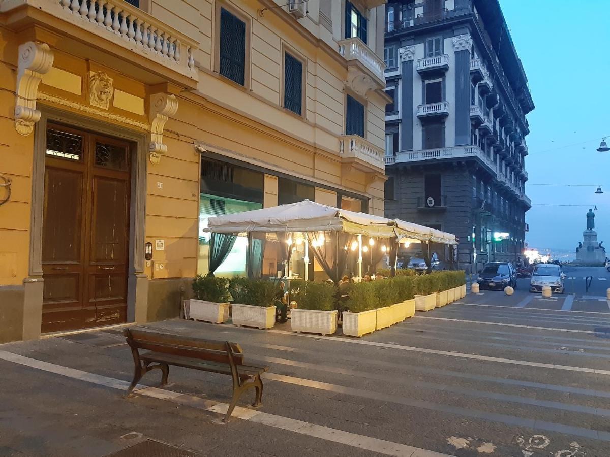 לינה וארוחת בוקר Casa Vittoria Napoli - Santa Lucia מראה חיצוני תמונה