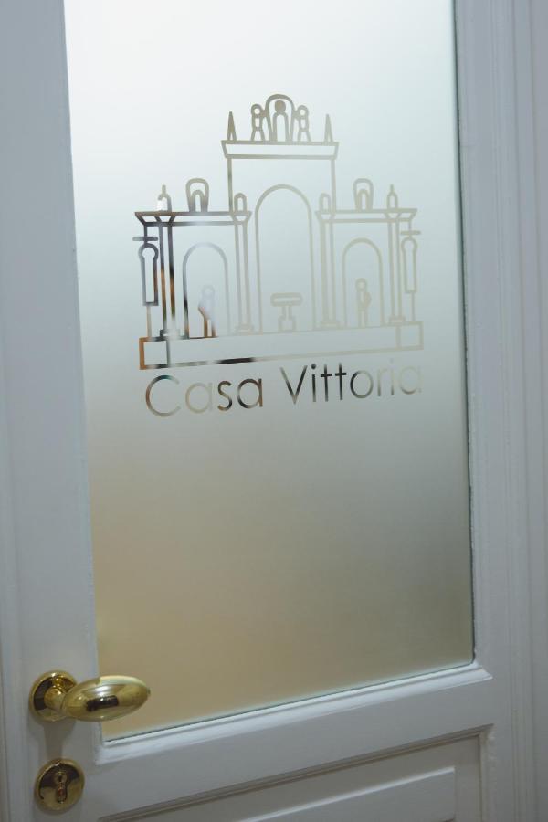 לינה וארוחת בוקר Casa Vittoria Napoli - Santa Lucia מראה חיצוני תמונה